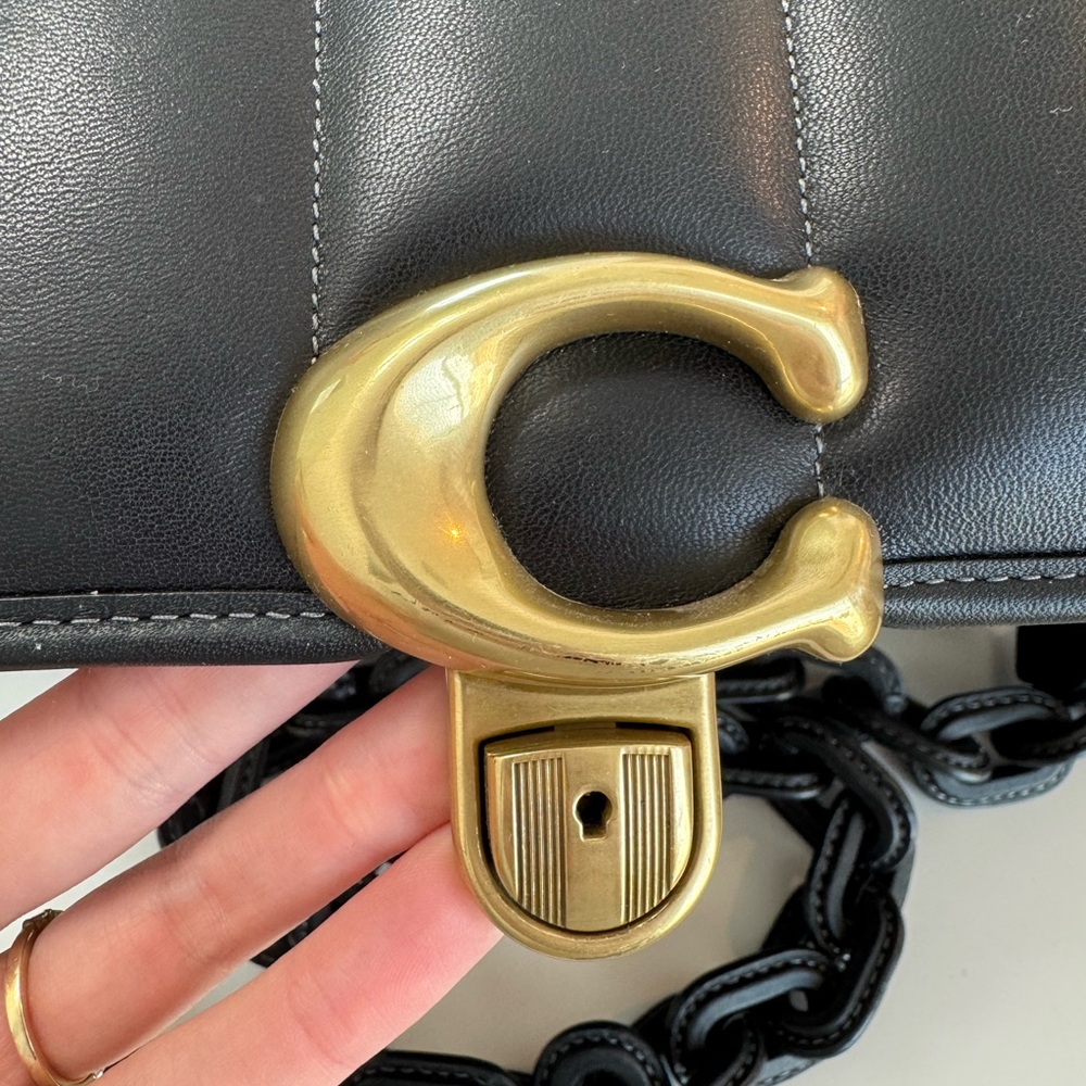 Coach quilted Leather Studio Bag w chain link strap - Picture 3 of 16